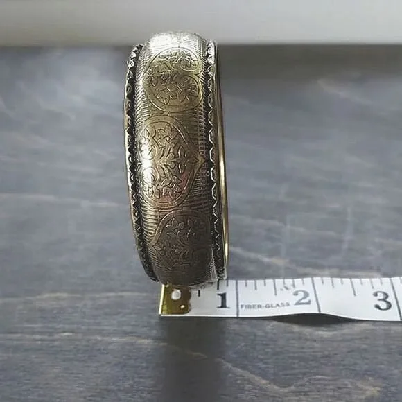Vtg brass plated patterned rounded bangle - Picture 4 of 6